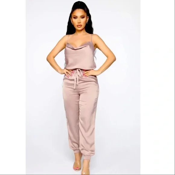 Satin like jumpsuit - Picture 1 of 3